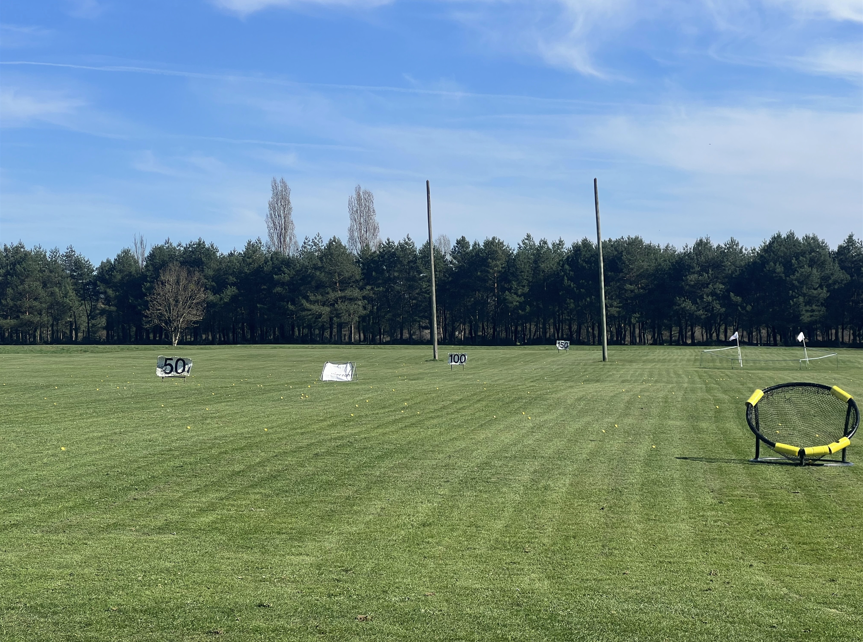 Les journées s’allongent, les températures remontent doucement... Parfait pour reprendre le golf dans de bonnes conditions ! 😊⛳
